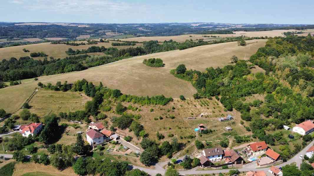 Pozemek 4 281 m² pro rodinné bydlení se studií až pro 4 domy - foto 4