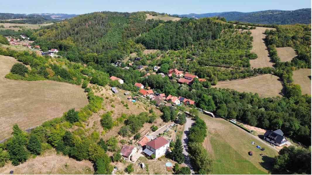Pozemek 4 281 m² pro rodinné bydlení se studií až pro 4 domy - foto 6