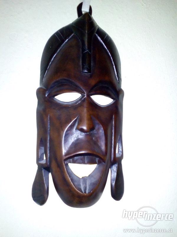 Prodám dřevěnou masku afričana. - foto 1