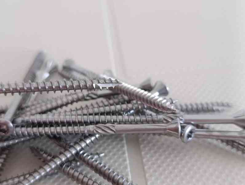 Terasové C2 nerezové vruty, rozměr 4,5x80 TORX, 200ks + BIT - foto 4