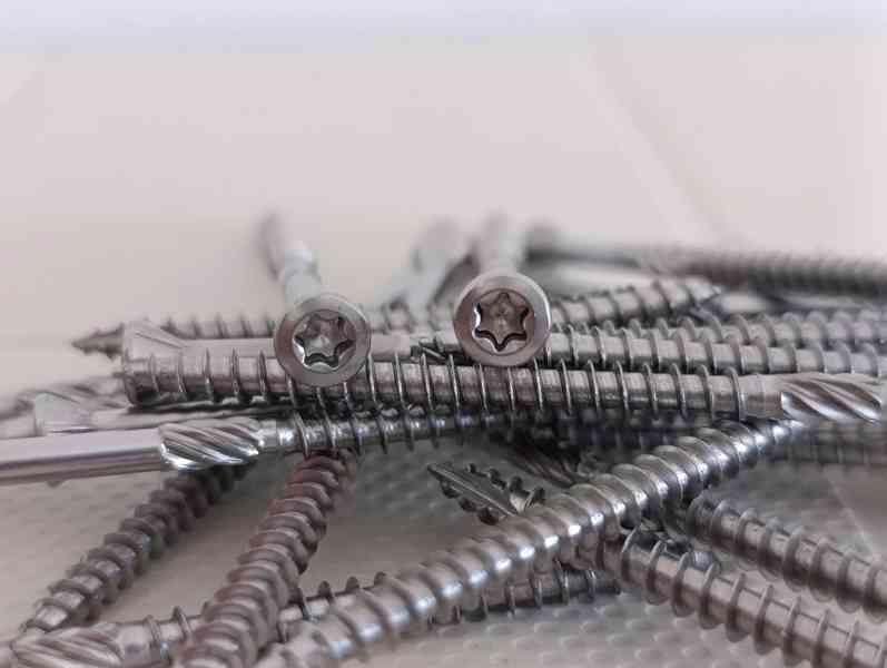 Terasové C2 nerezové vruty, rozměr 4,5x80 TORX, 200ks + BIT - foto 5