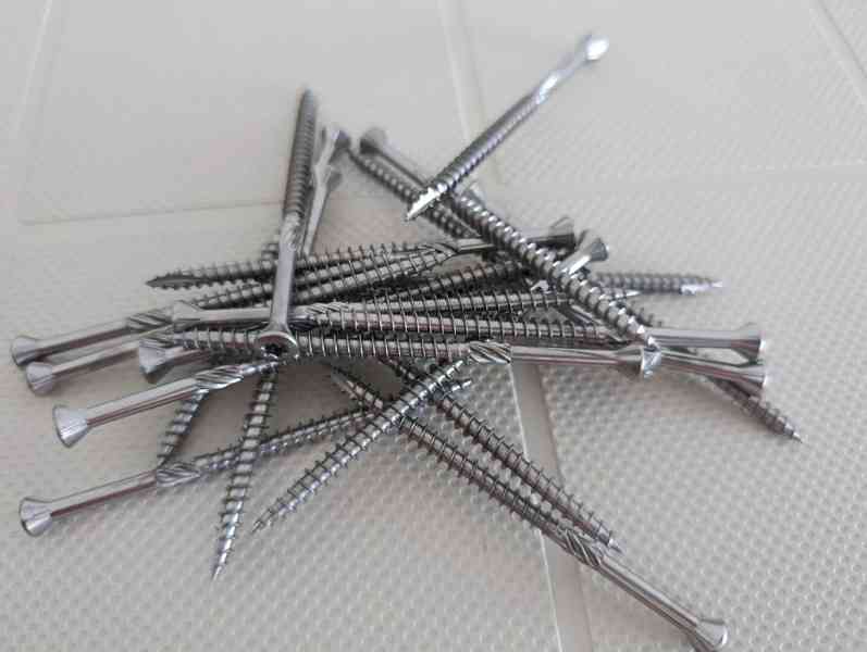 Terasové C2 nerezové vruty, rozměr 4,5x80 TORX, 200ks + BIT - foto 3