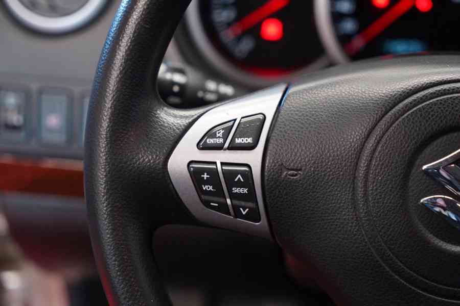 Suzuki Grand Vitara 2.0i benzín 103kw - foto 24