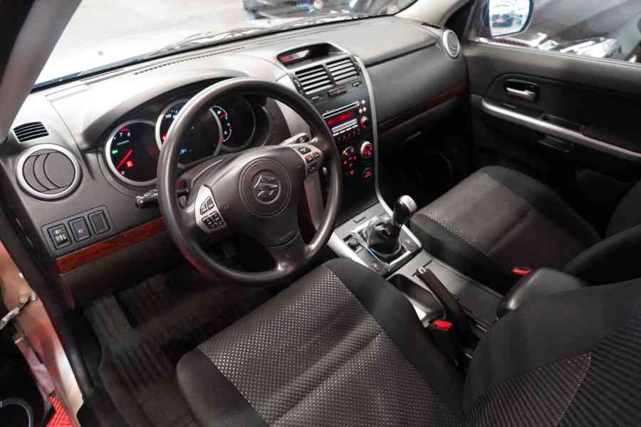 Suzuki Grand Vitara 2.0i benzín 103kw - foto 19