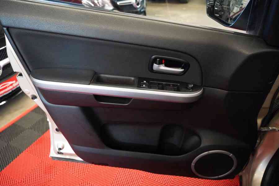Suzuki Grand Vitara 2.0i benzín 103kw - foto 4