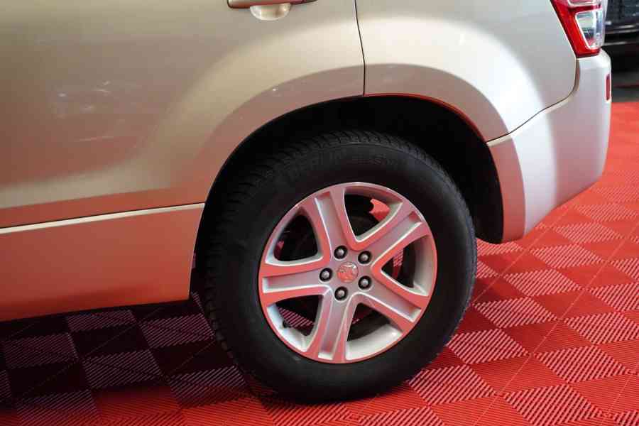 Suzuki Grand Vitara 2.0i benzín 103kw - foto 27