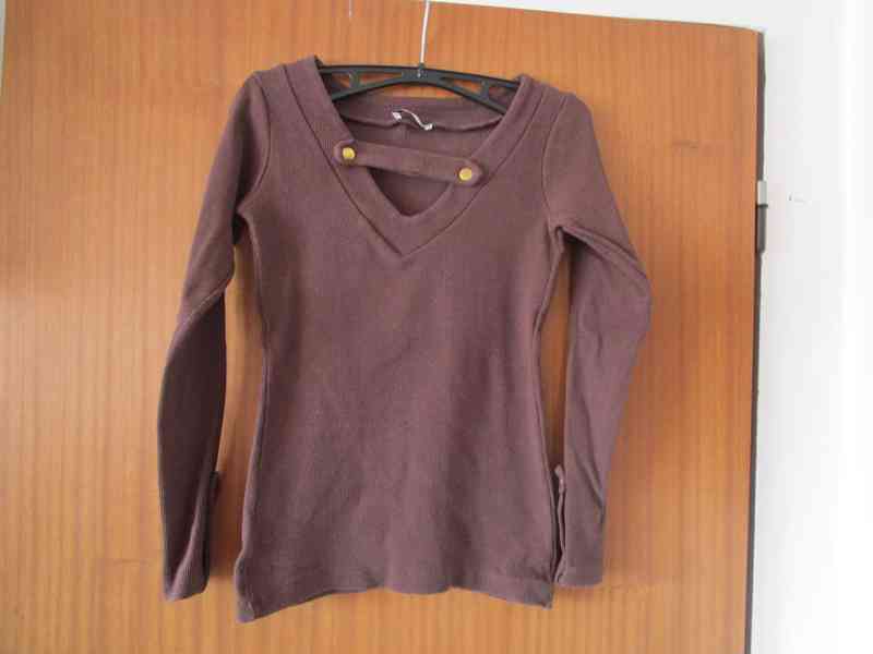 Pěkné tm. hnědé bavl. tričko, proužkový vzor, vel. S - foto 2