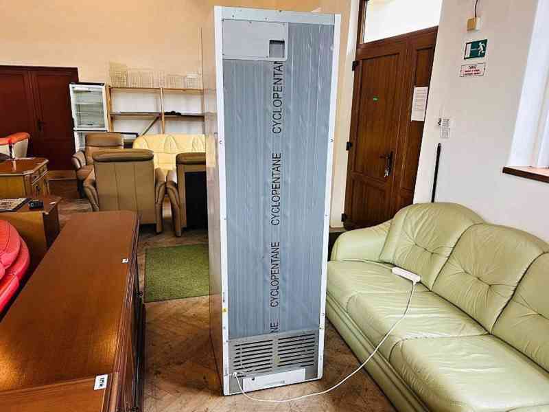  963 Prosklená lednice chladnice vitrína SNAIGE 480 litrů  - foto 3