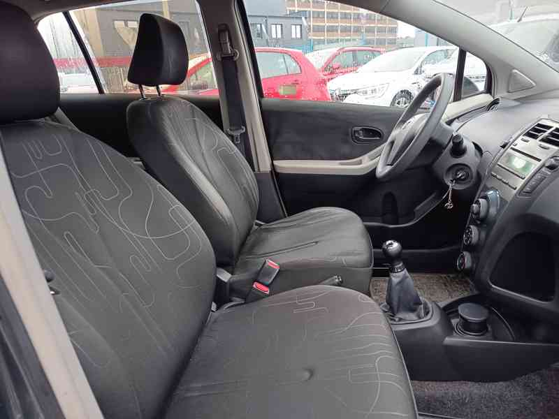 Toyota Yaris 1,0VVT-i Comfort ČR  - foto 11