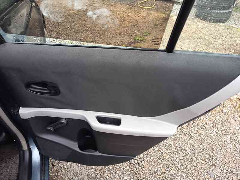 Toyota Yaris 1,0VVT-i Comfort ČR  - foto 16