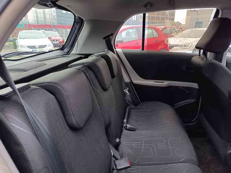 Toyota Yaris 1,0VVT-i Comfort ČR  - foto 12