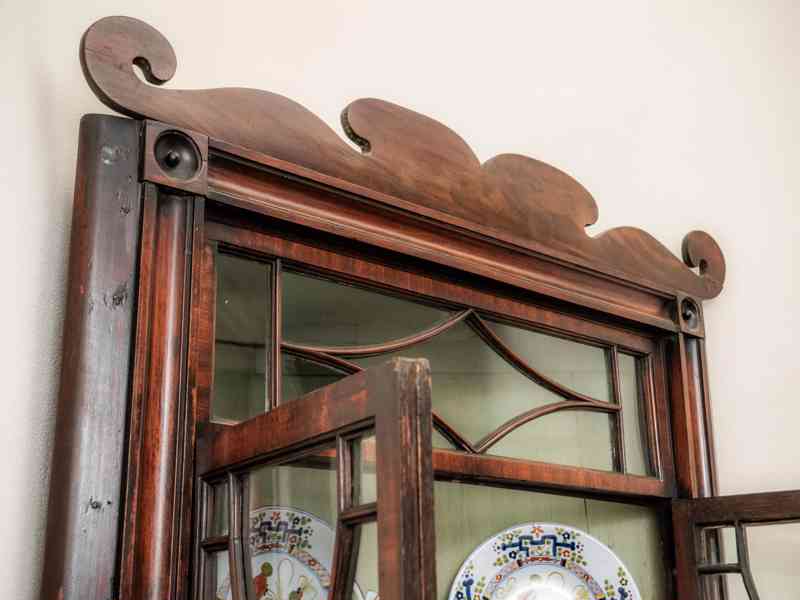 Gregoriánská rohová vitrína / knihovna 19. století - foto 10