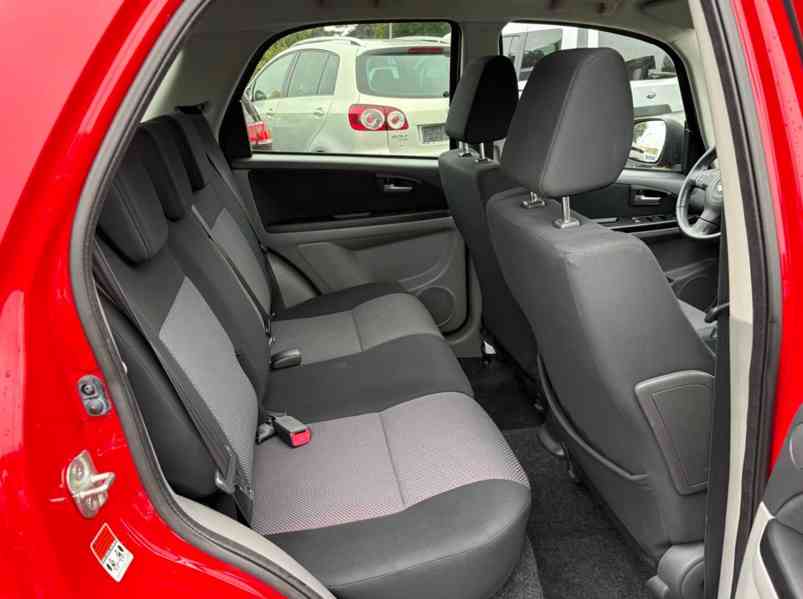 Suzuki SX4 1.6i 4x4 Comfort benzín 79kw - foto 8