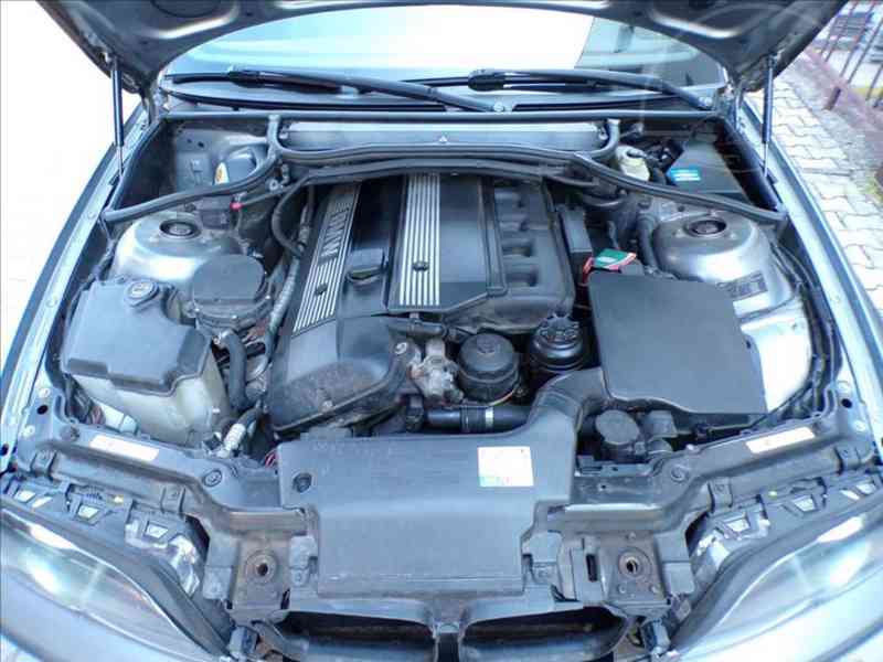 BMW 320 I , 125kW  2,2i M-PAKET - TOP stav - foto 17