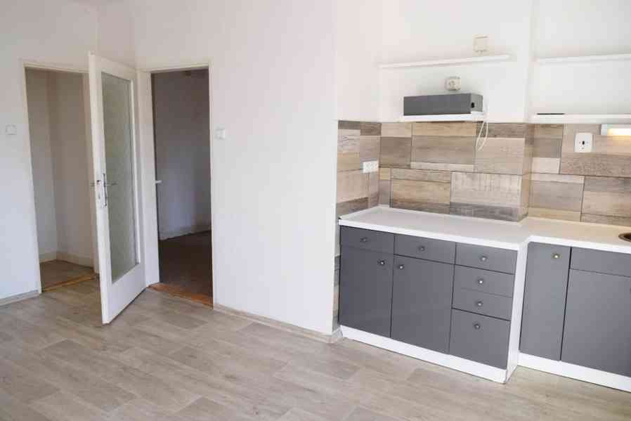Prodej pěkného bytu 2+kk nedaleko Hostinného - foto 4