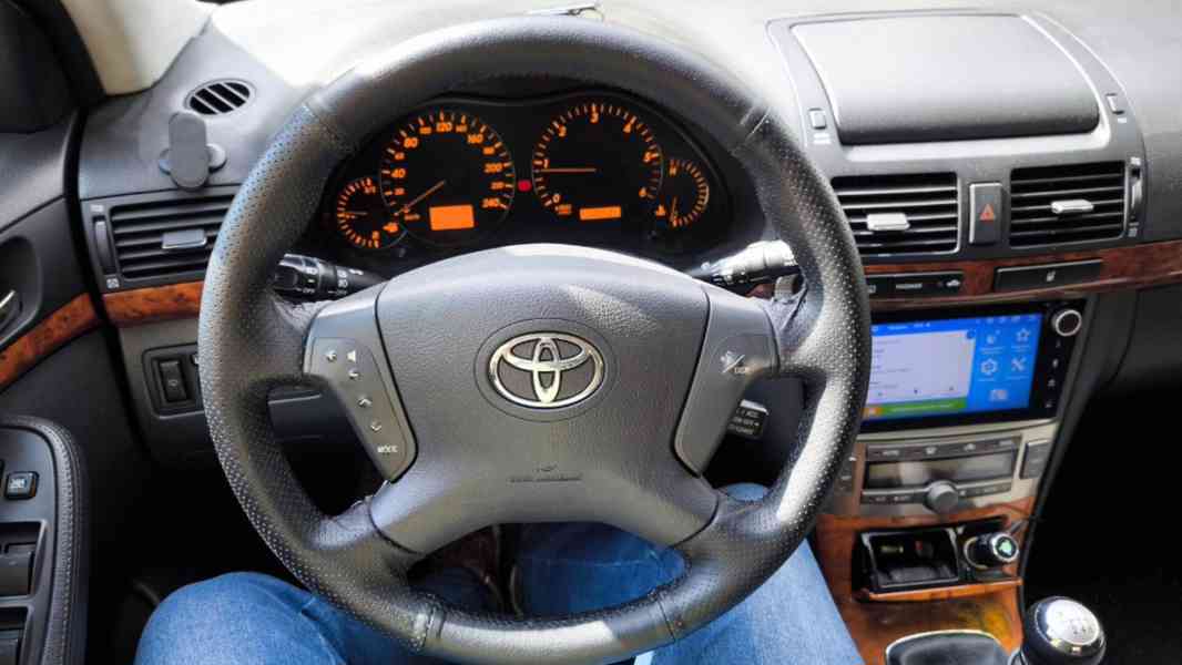 Toyota Avensis 2.2 D-CAT - foto 7