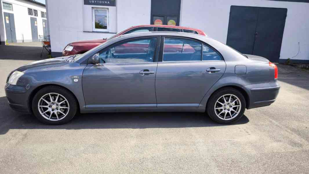 Toyota Avensis 2.2 D-CAT - foto 2