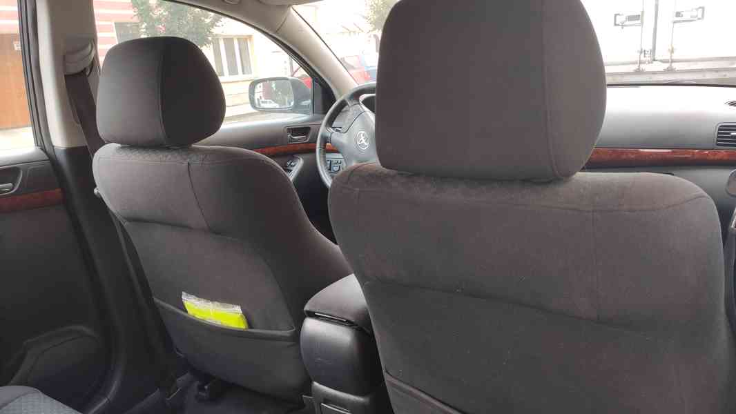 Toyota Avensis 2.2 D-CAT - foto 13