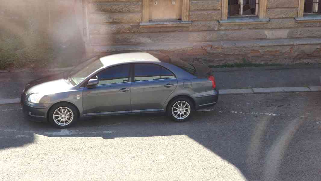 Toyota Avensis 2.2 D-CAT - foto 4