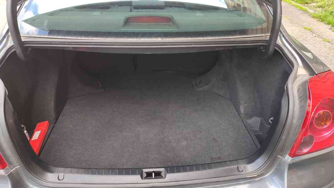 Toyota Avensis 2.2 D-CAT - foto 16