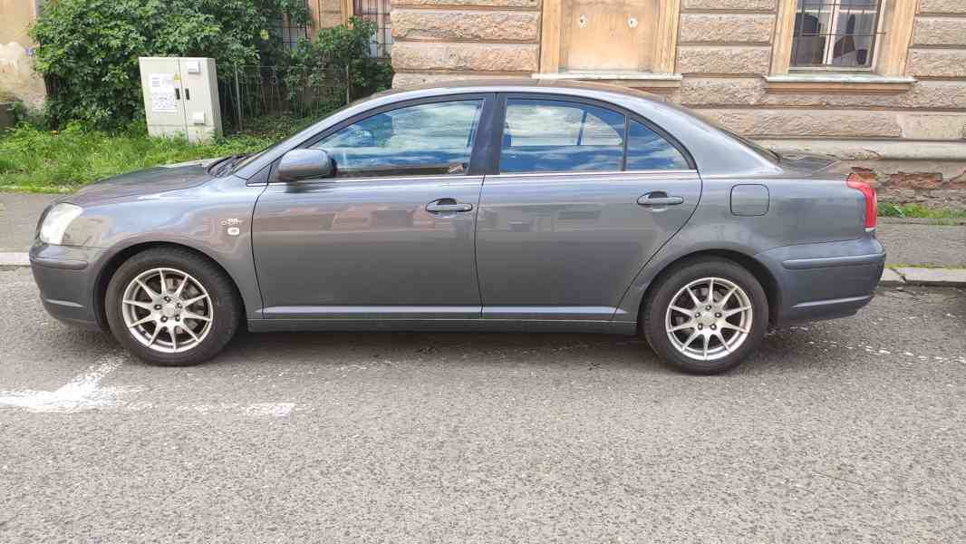 Toyota Avensis 2.2 D-CAT - foto 2