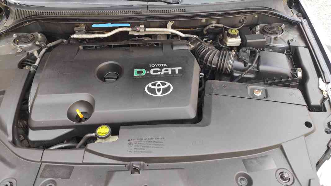 Toyota Avensis 2.2 D-CAT - foto 5