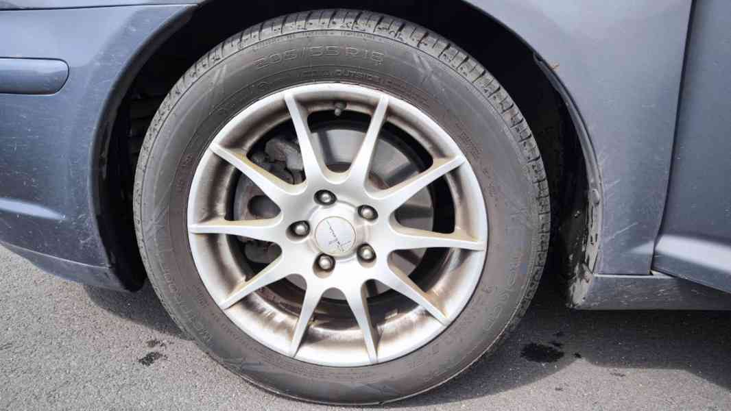 Toyota Avensis 2.2 D-CAT - foto 17