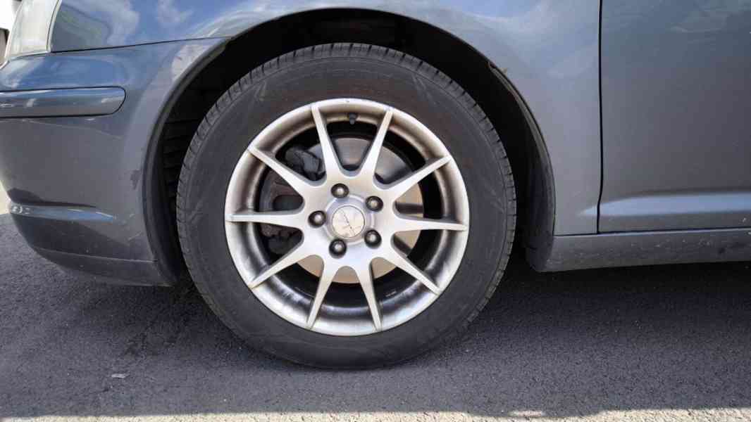 Toyota Avensis 2.2 D-CAT - foto 17