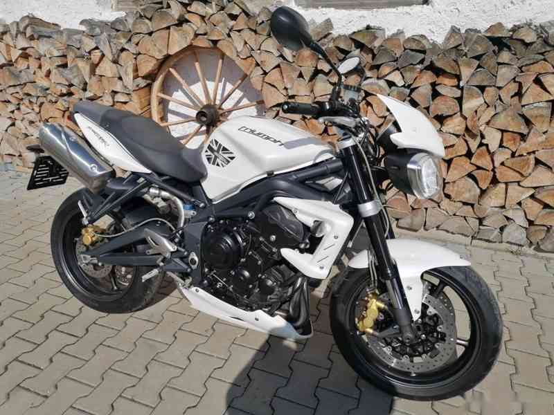 TRIUMPH STREET TRIPLE 675 R - foto 1
