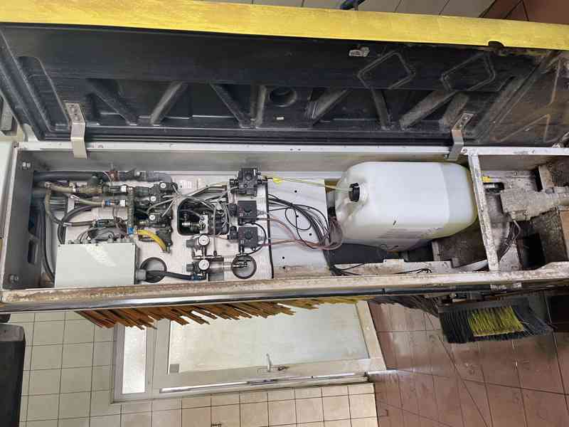 AUTOMYČKA-KARCHER, Portálová mycí linka, spodní mytí - foto 4