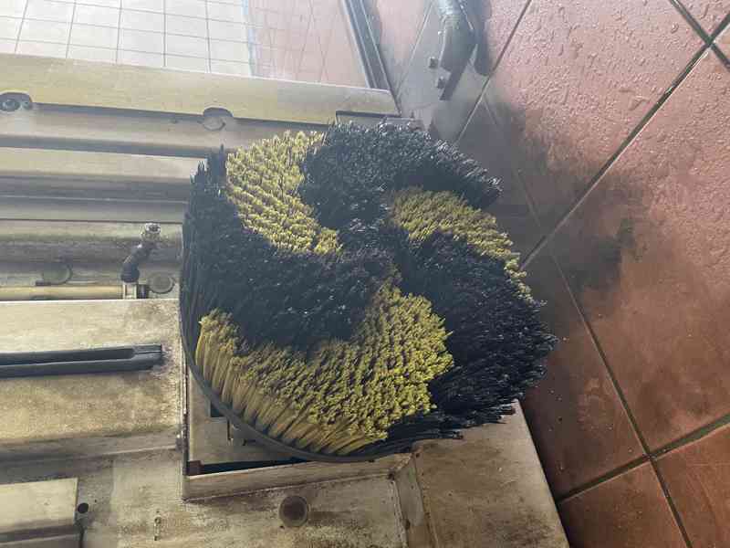 AUTOMYČKA-KARCHER, Portálová mycí linka, spodní mytí - foto 3