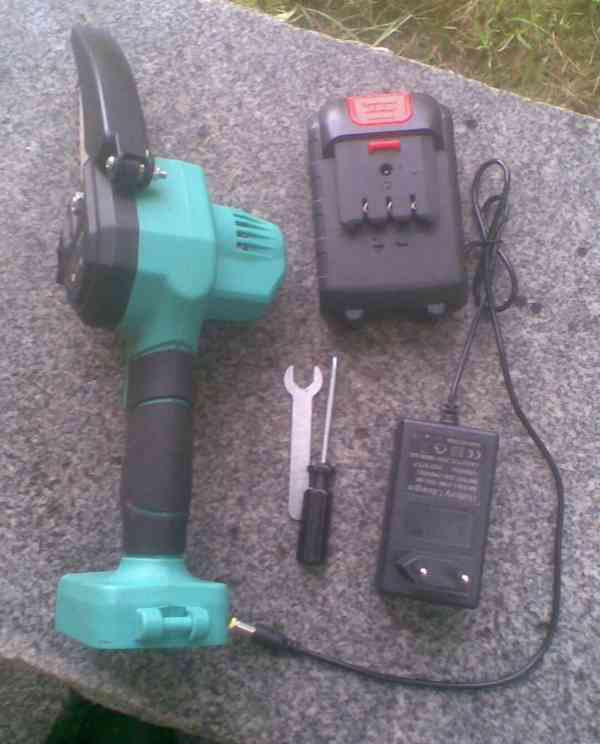 Prodám ruční bateriovou pilku - foto 4