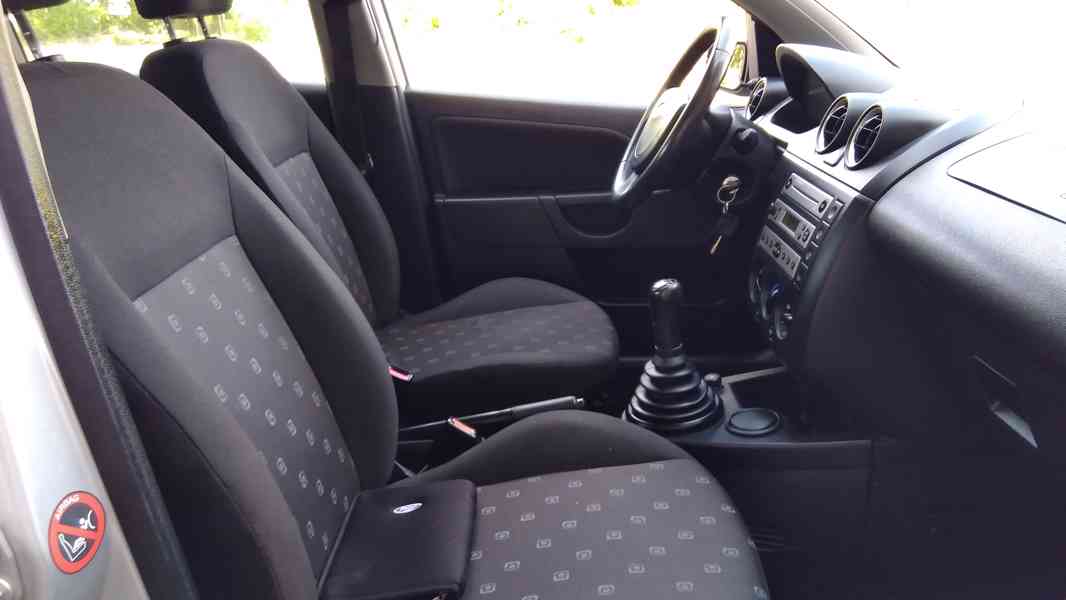 FORD Fiesta 1,4i Comfort - foto 11