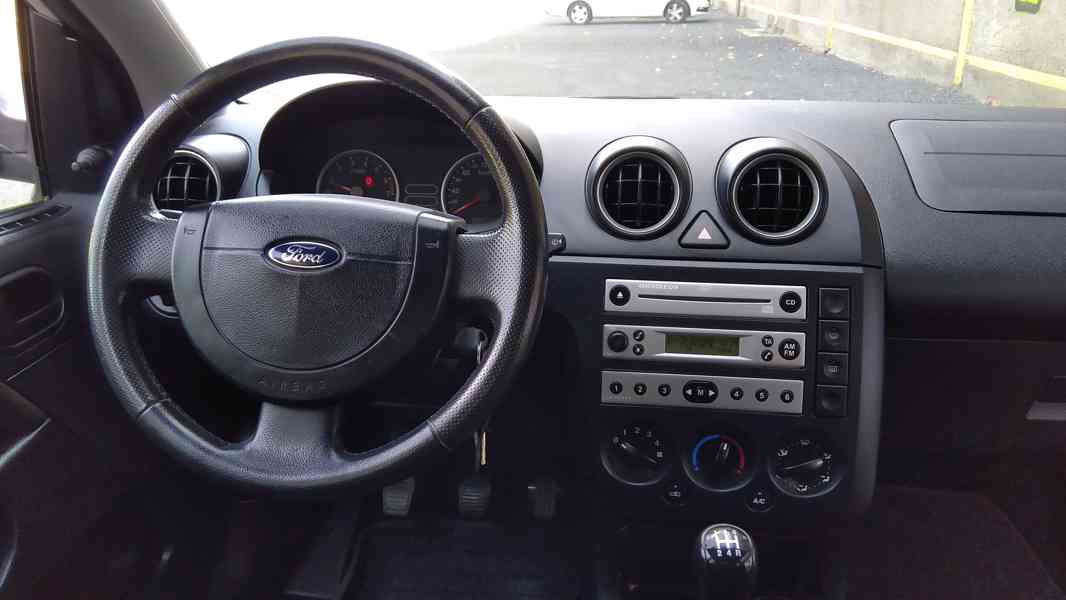 FORD Fiesta 1,4i Comfort - foto 14