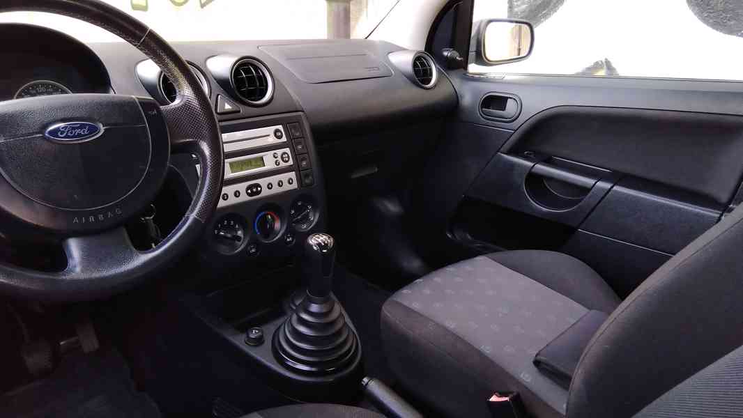 FORD Fiesta 1,4i Comfort - foto 17