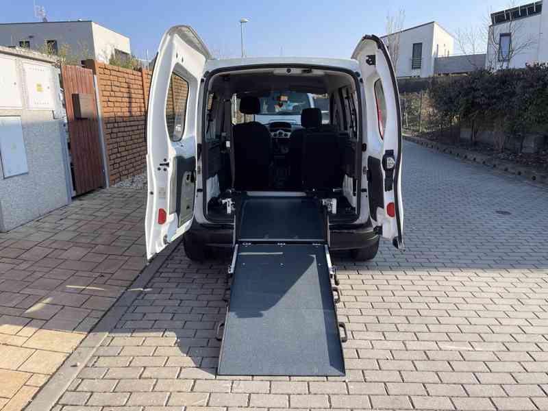 Renault Kangoo: rampa pro vozíčkáře - foto 1