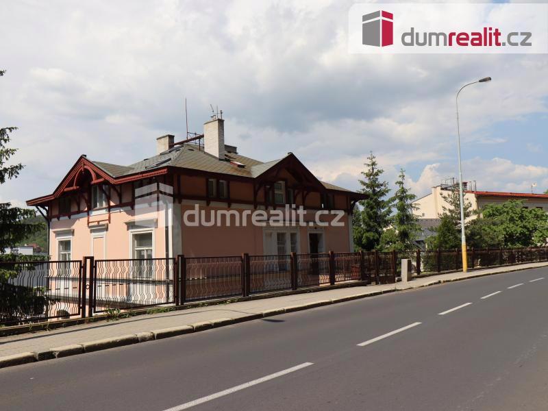 Prodej bytu 4+1 Na Vyhlídce s výhledem na Karlovy Vary  - foto 1