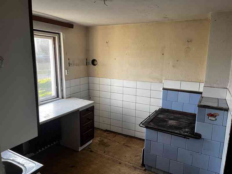 Rodinný barák v obci Návsí - foto 11