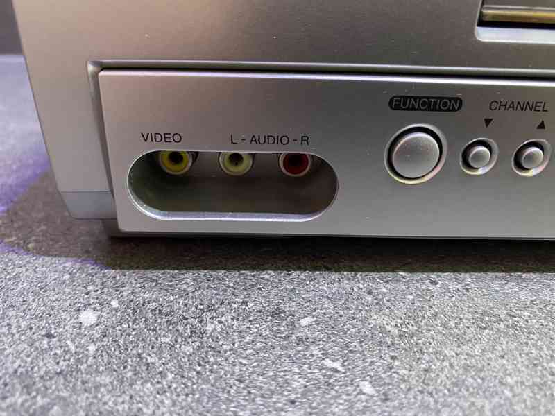 Zánovní videorekordér FUNAI 29D-851 v TOP stavu - foto 3