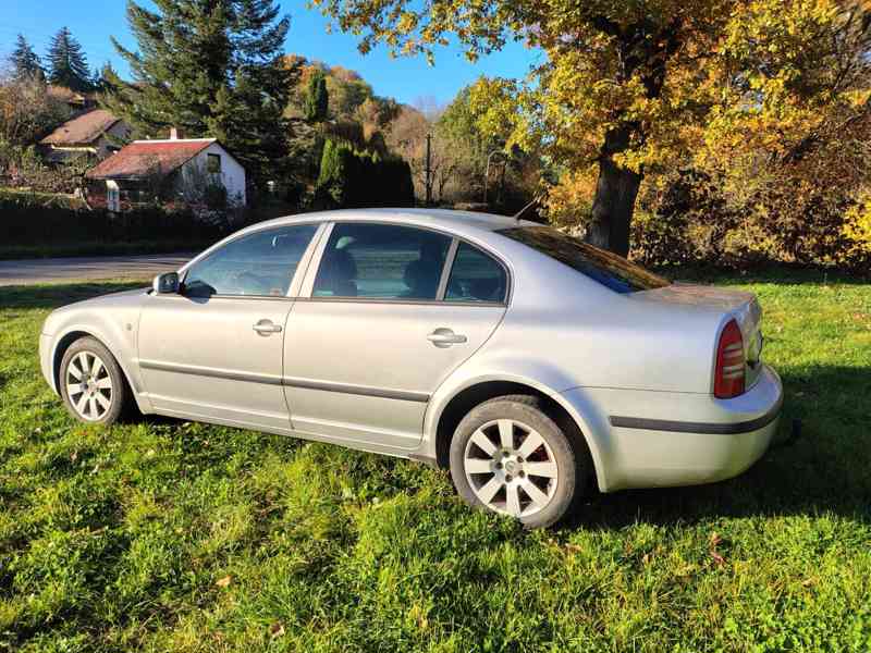 Automobil Škoda Superb 1,8T - foto 12