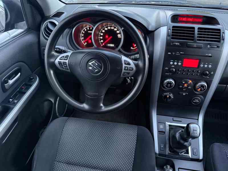 Suzuki Grand Vitara 2.0i Club benzín 103kw - foto 13