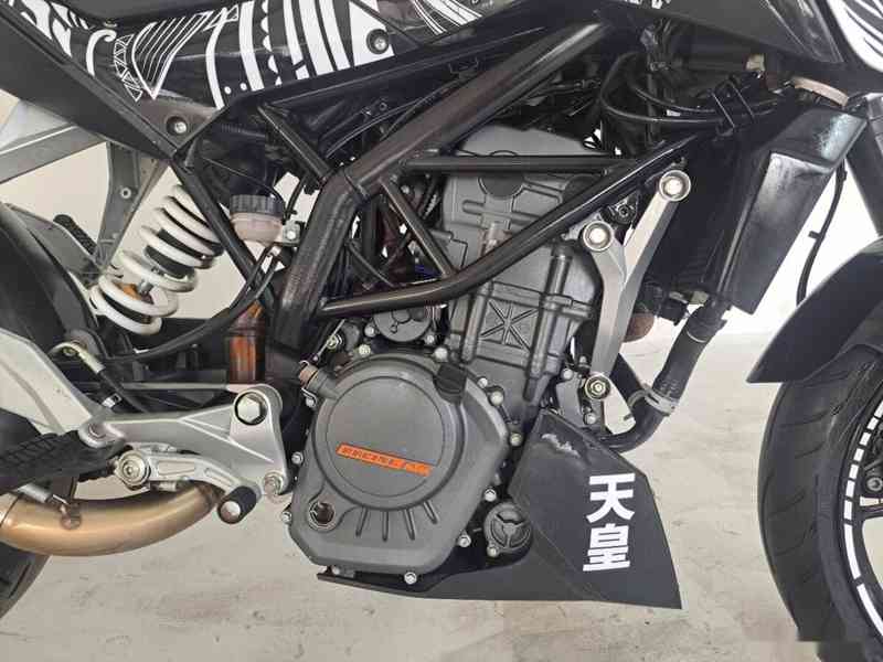 KTM 125 Duke ABS - foto 12