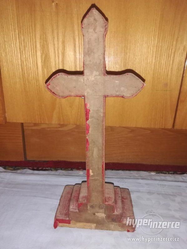 Kříž s ježíšem potažený semišem - foto 6