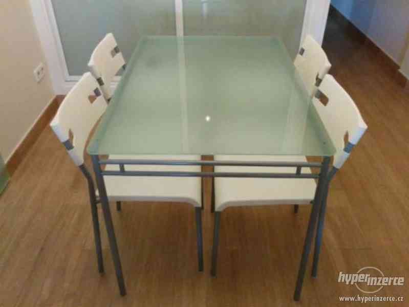 Skleněný jídelní stůl + 4 židle - foto 2
