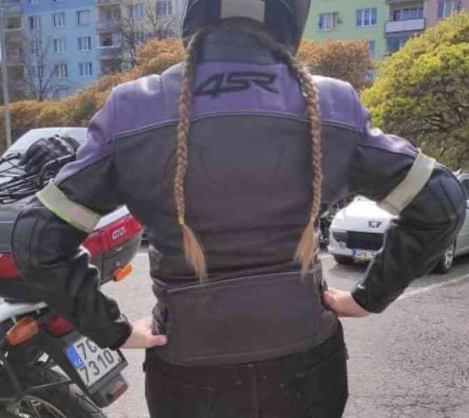 Dámská motorkářská kožená bunda - foto 2