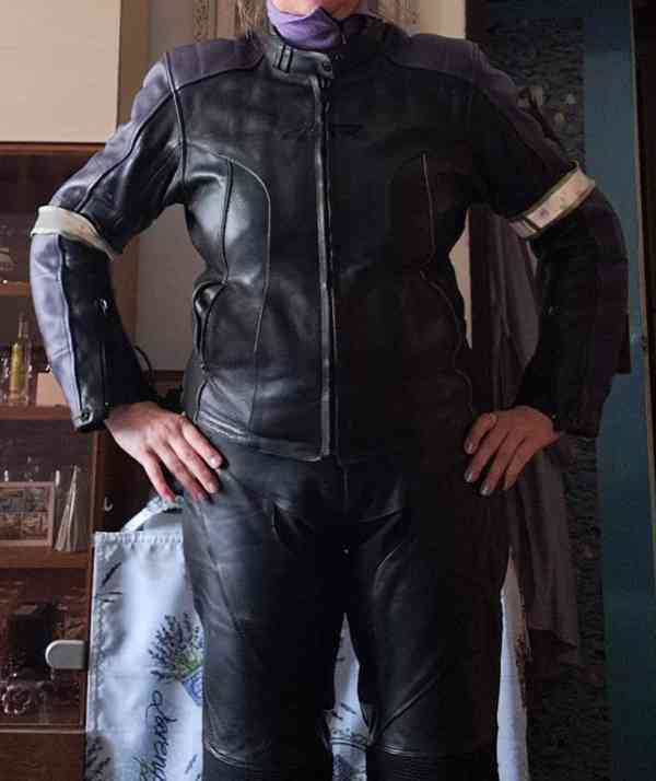 Dámská motorkářská kožená bunda - foto 4
