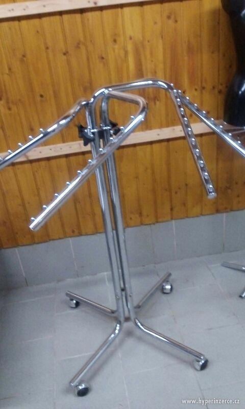 Stojany do obchodu - foto 1