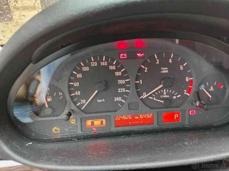 BMW Řada 3 2,5   325 i - foto 3
