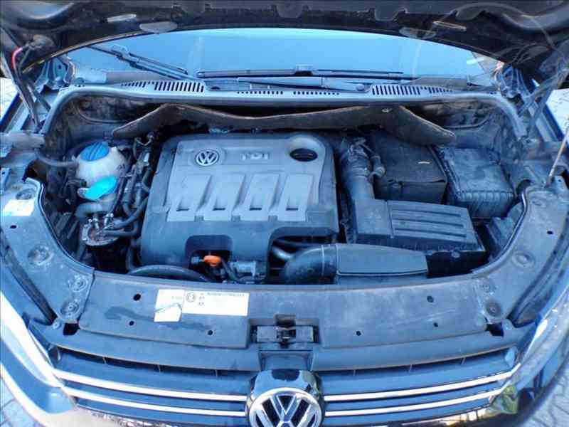 Volkswagen Touran 2,0 TDI STYLE,XENONY,NAVI - foto 14