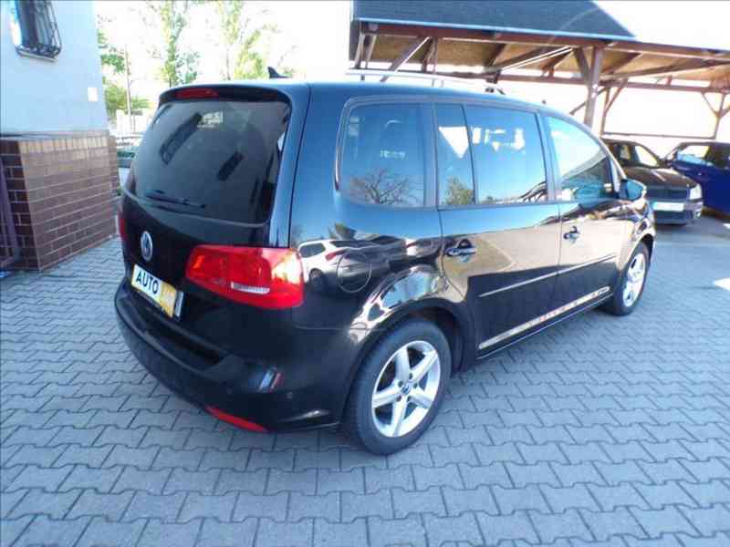 Volkswagen Touran 2,0 TDI STYLE,XENONY,NAVI - foto 4
